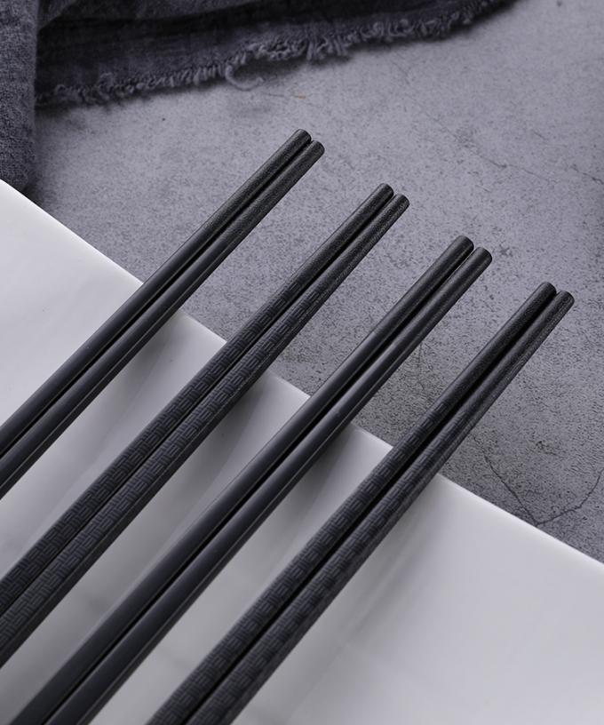 Slub Pattern Smooth Chopsticks آلیاژ سیاه و سفید برای رستوران خانگی 0