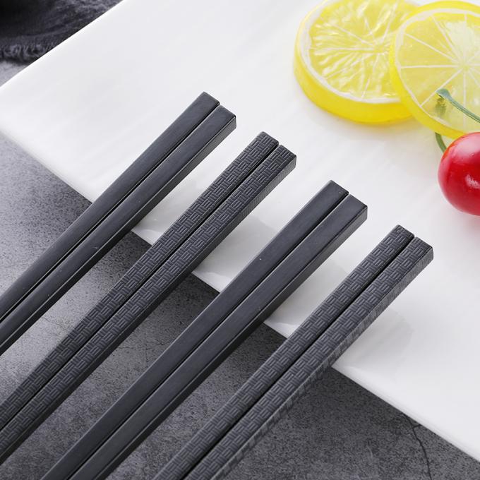Slub Pattern Smooth Chopsticks آلیاژ سیاه و سفید برای رستوران خانگی 1